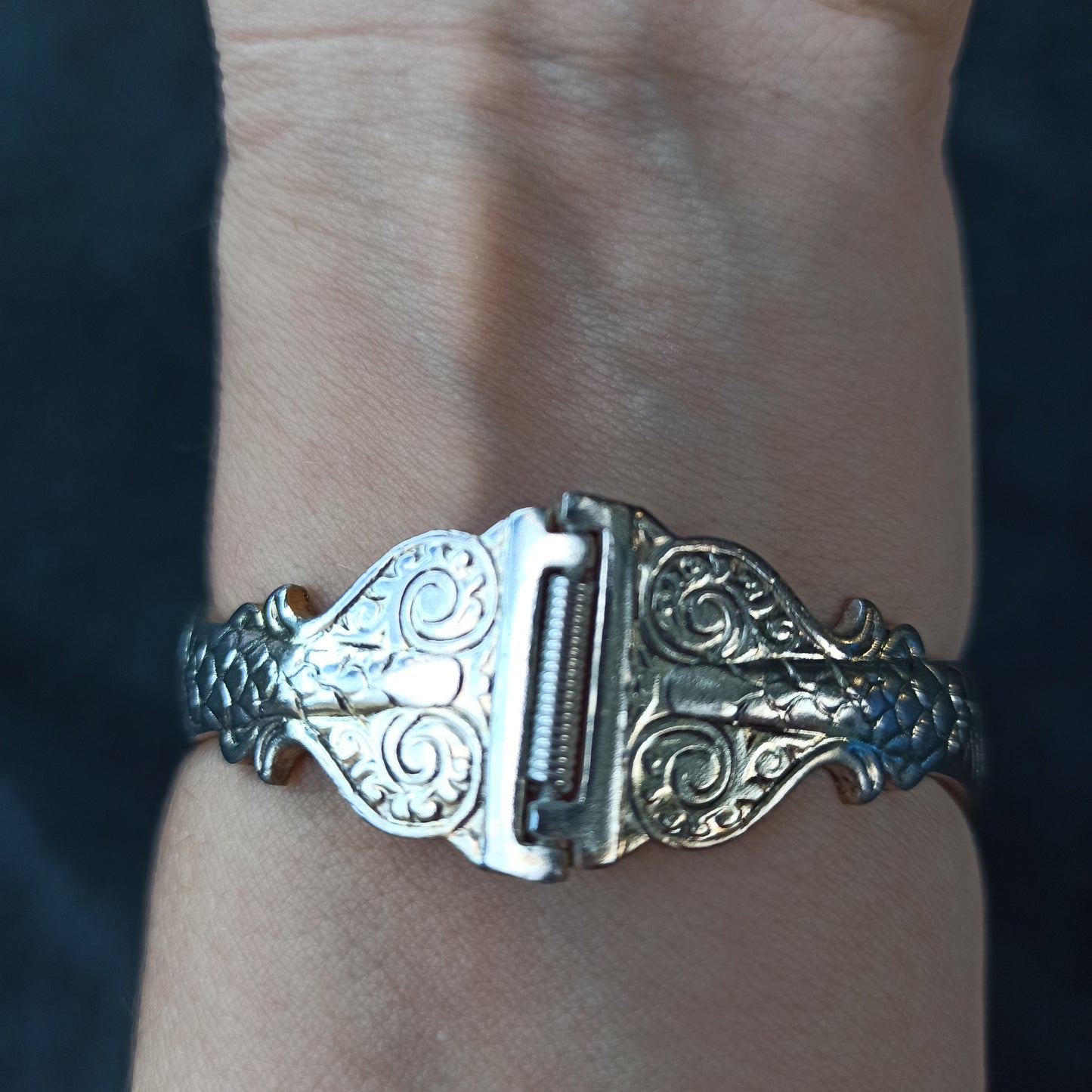 Vintage Silver-Tone Snake Head Cuff Bracelet - Sigillo del Deserto