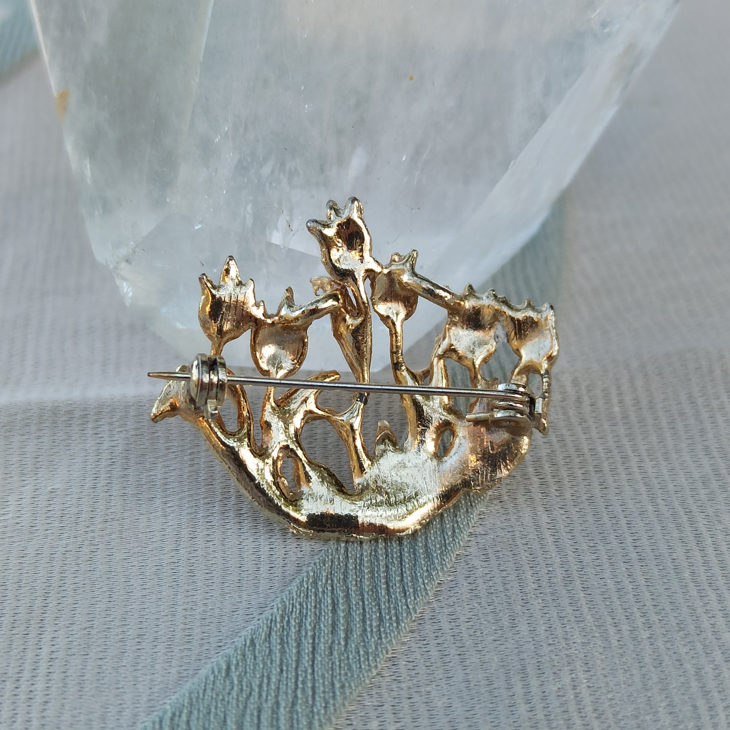 Offerta ai Sussurri - Golden Floral Brooch from the '60s