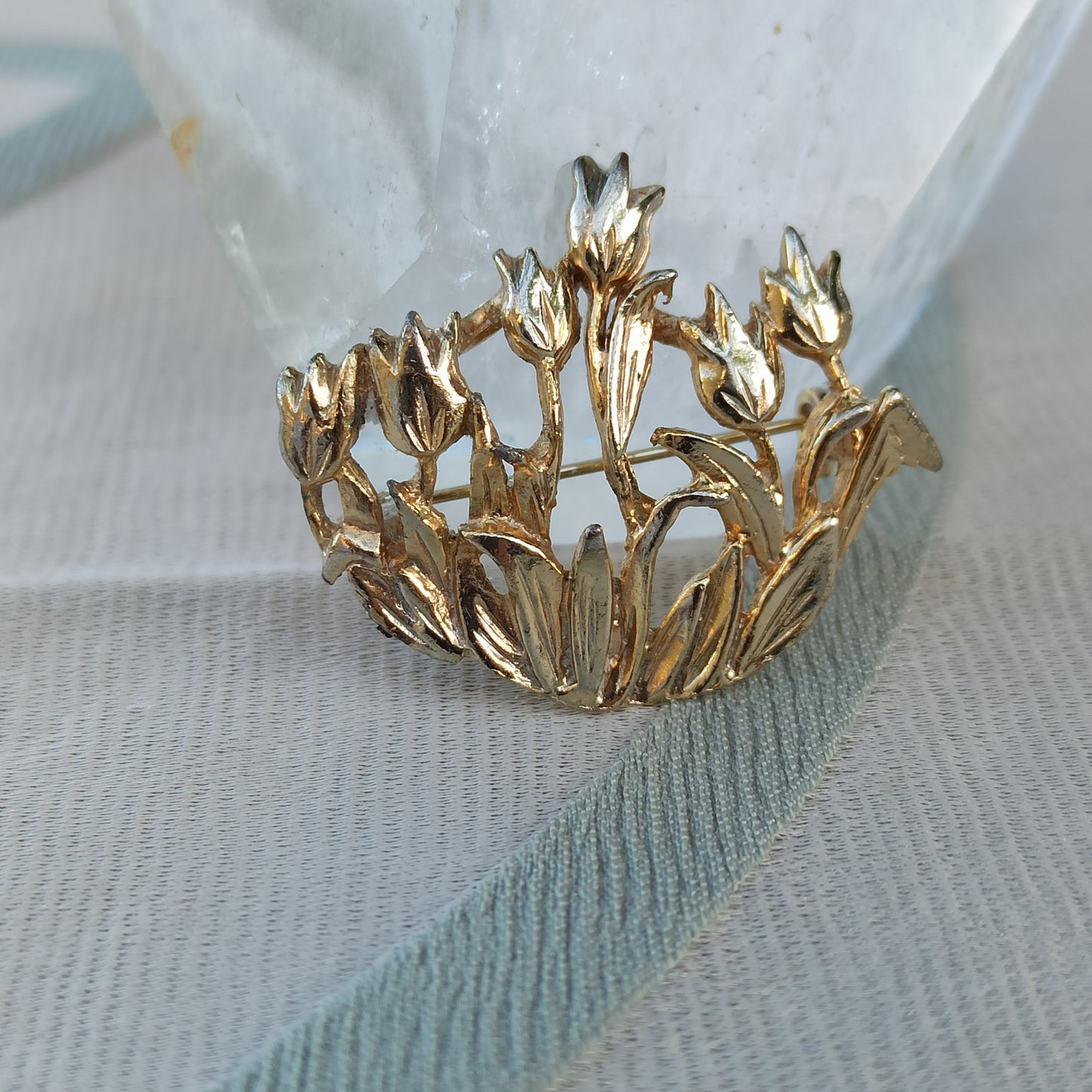 Offerta ai Sussurri - Golden Floral Brooch from the '60s