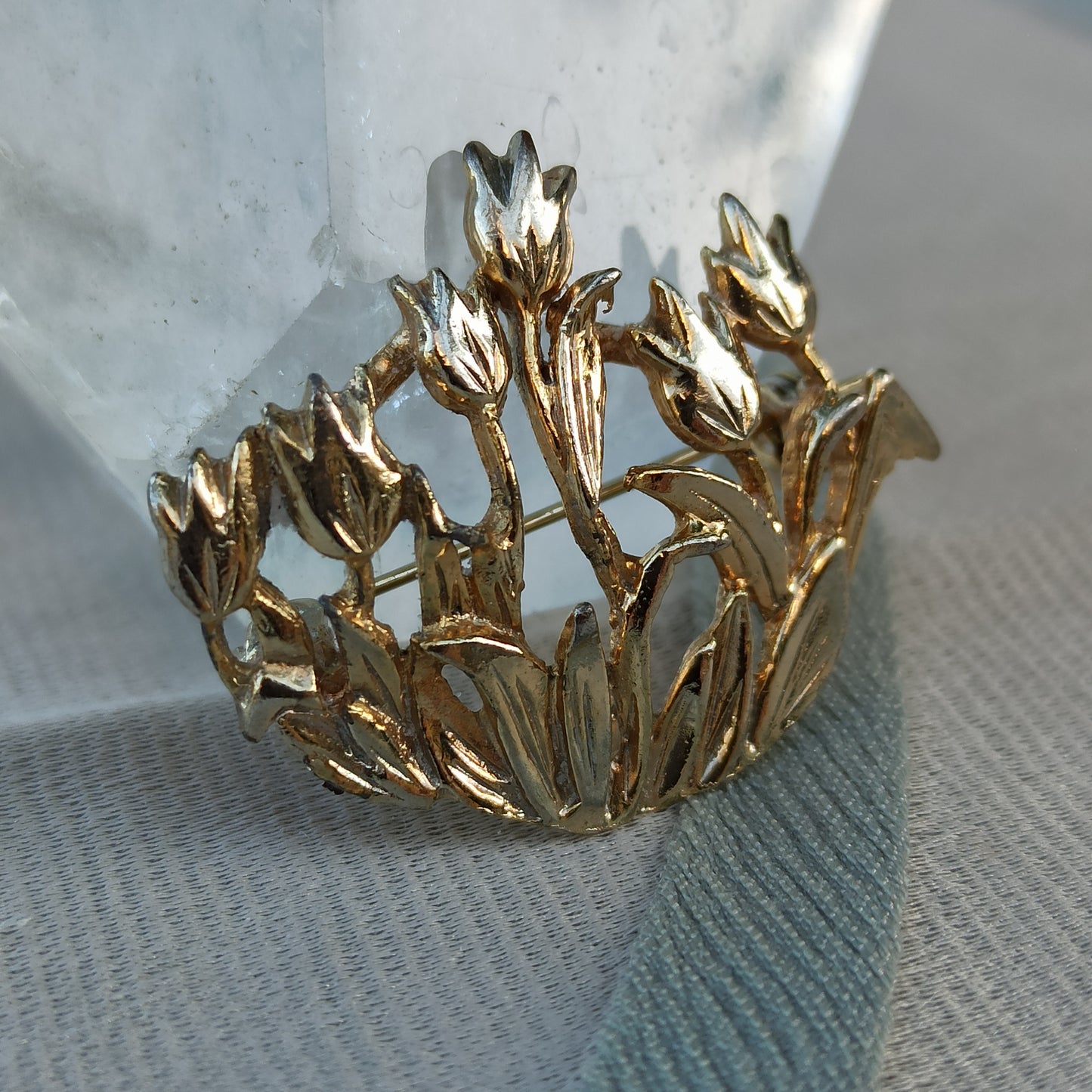 Offerta ai Sussurri - Golden Floral Brooch from the '60s