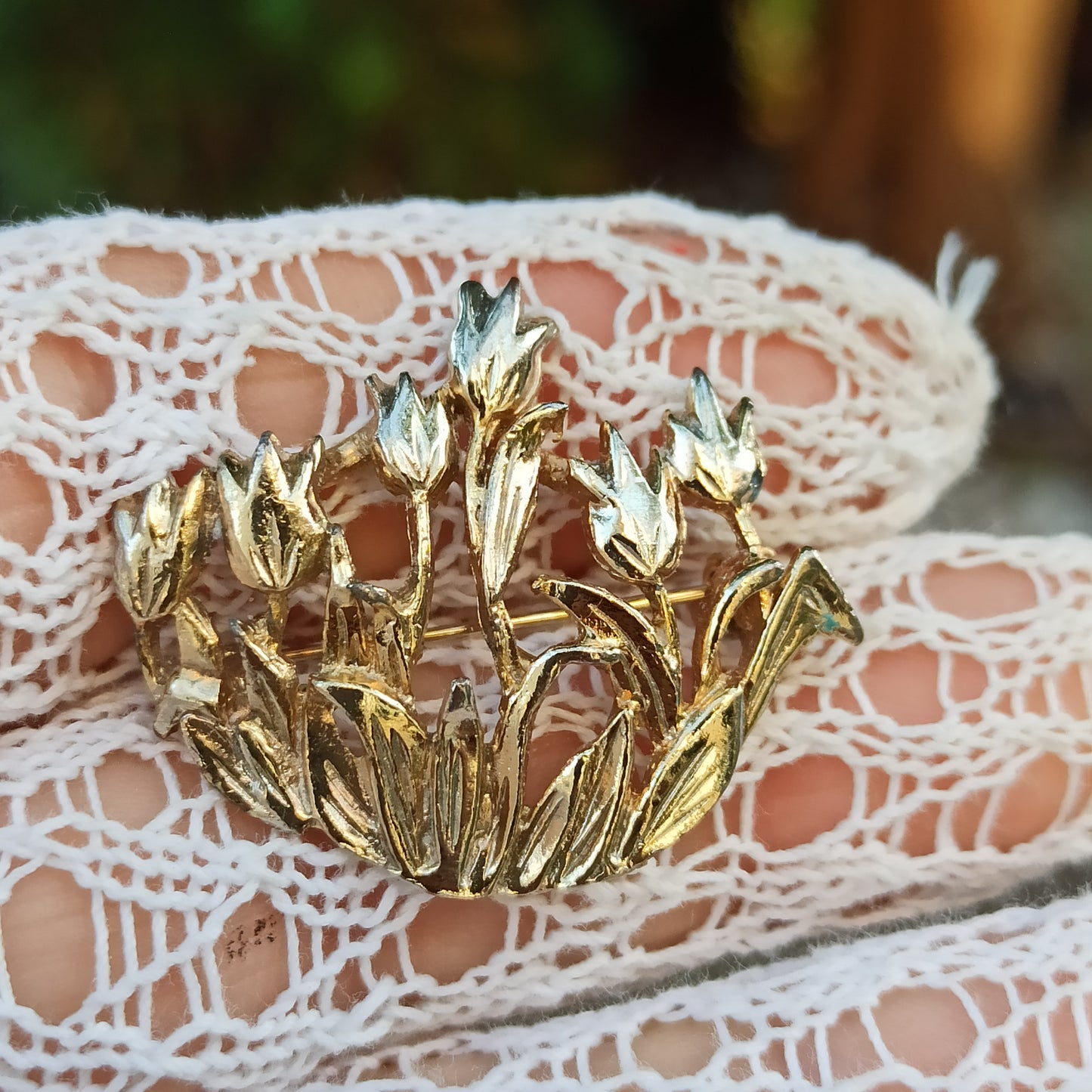 Offerta ai Sussurri - Golden Floral Brooch from the '60s
