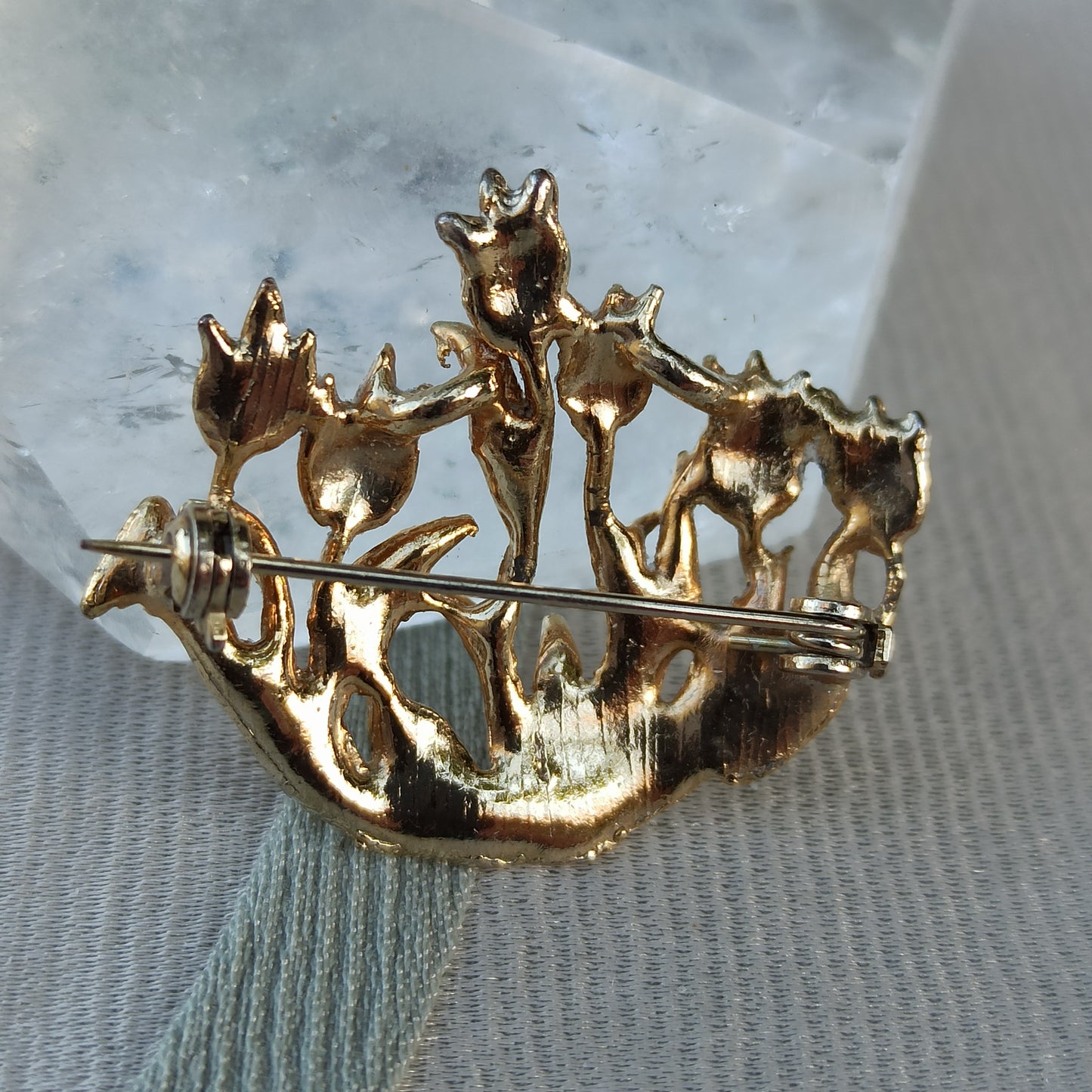 Offerta ai Sussurri - Golden Floral Brooch from the '60s