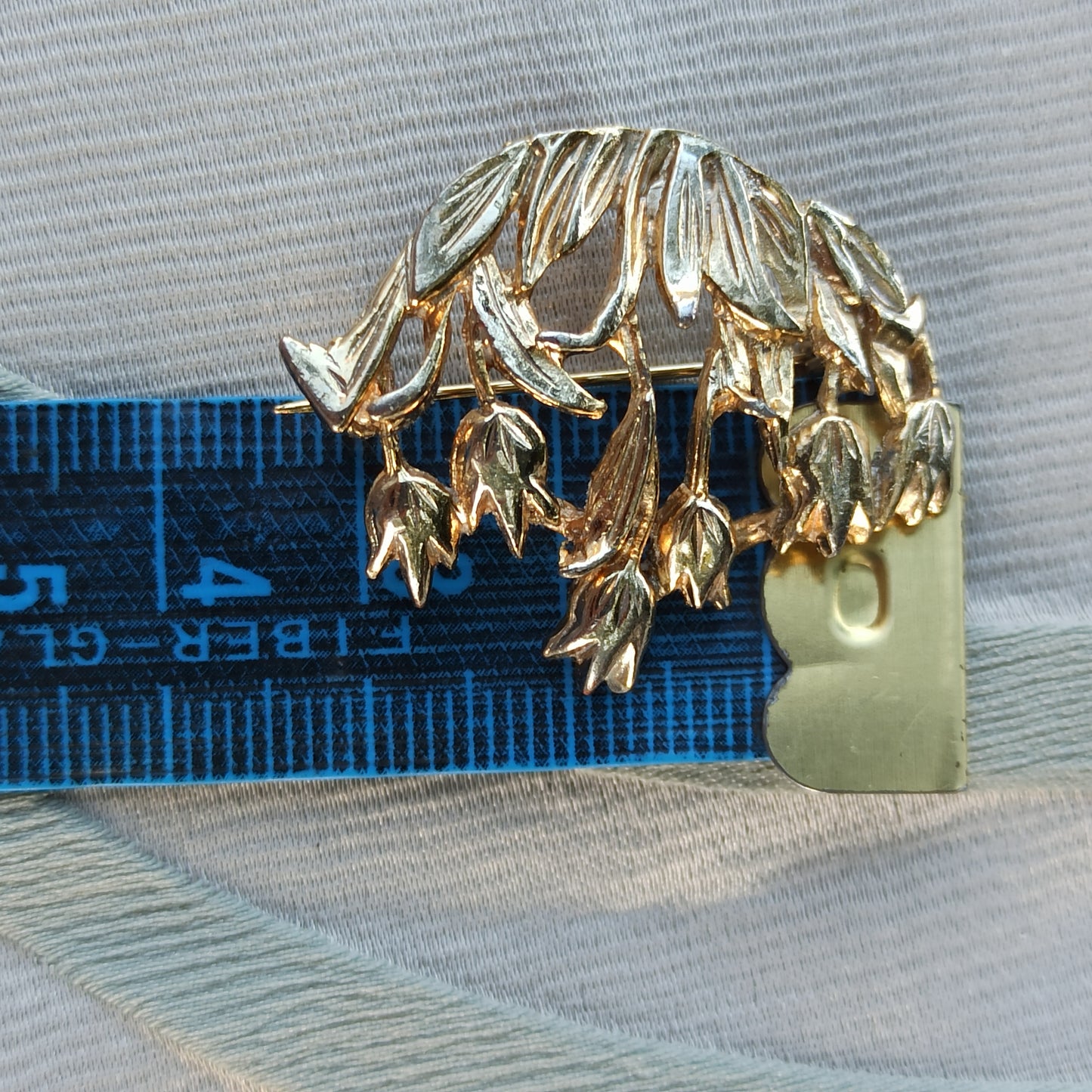 Offerta ai Sussurri - Golden Floral Brooch from the '60s