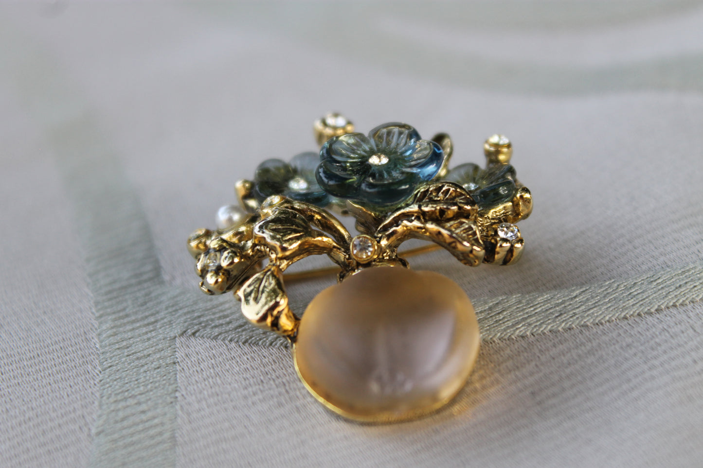 Vaso dell’Anima - Vintage brooch from the '80s with zircons and pearls