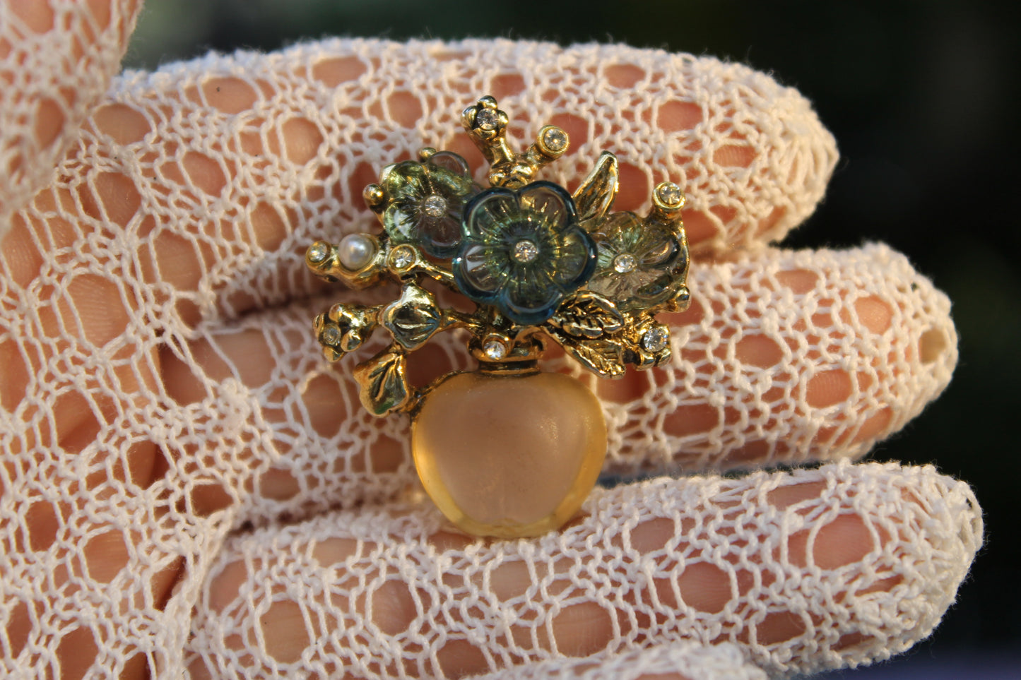 Vaso dell’Anima - Vintage brooch from the '80s with zircons and pearls