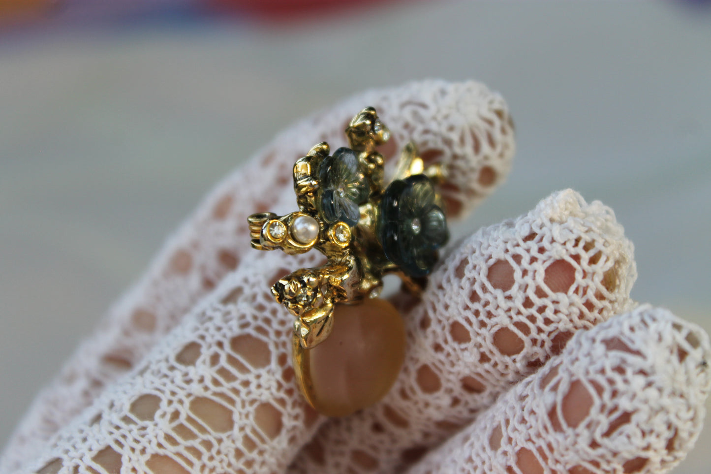 Vaso dell’Anima - Vintage brooch from the '80s with zircons and pearls