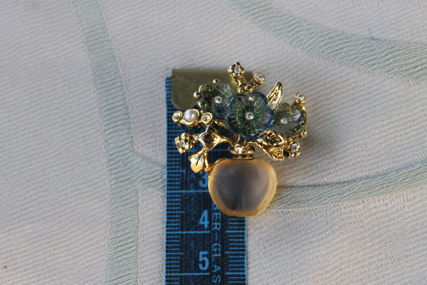 Vaso dell’Anima - Vintage brooch from the '80s with zircons and pearls