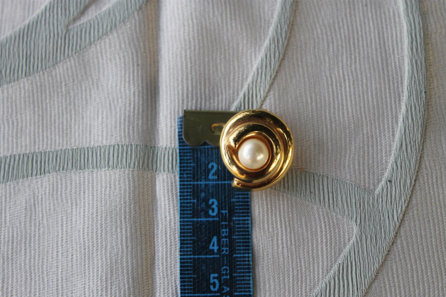 Voto Dorato - Vintage Dolman Earrings from the 90s in Gilded Metal with Pearl