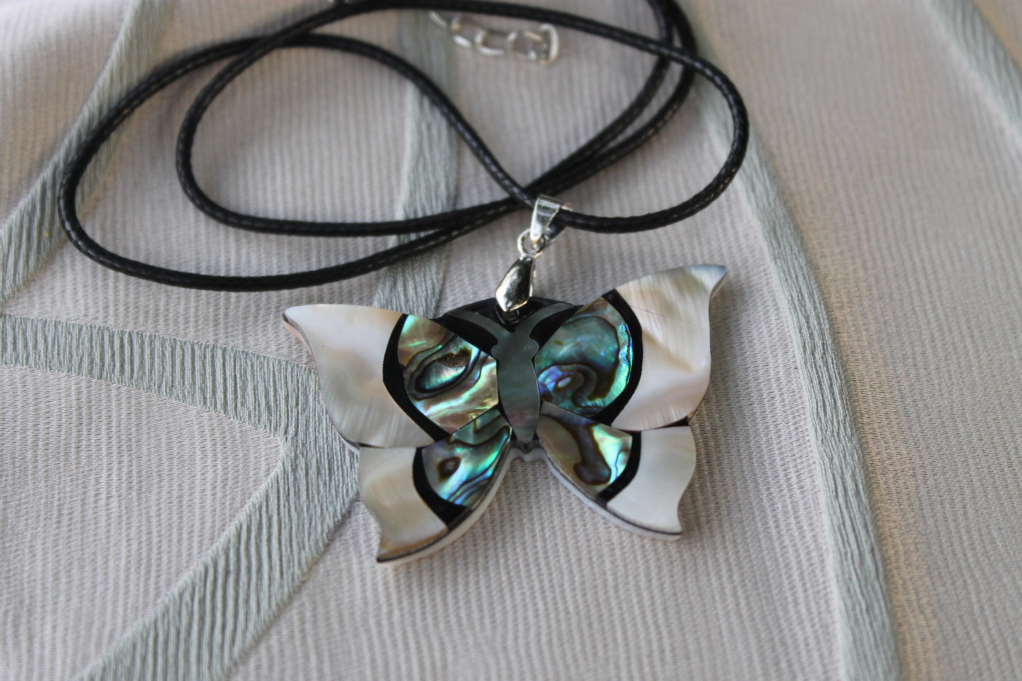 Ali del Sogno - Necklace with Butterfly in Mother-of-Pearl and Abalone