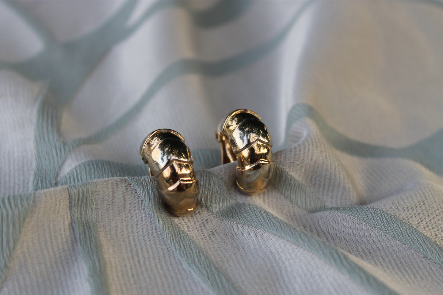 Sigillo del Sole - Vintage gold-tone metal earrings from the 1970s