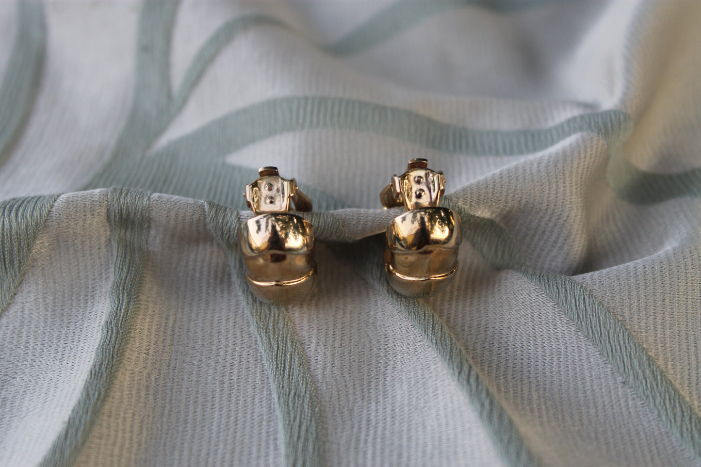 Sigillo del Sole - Vintage gold-tone metal earrings from the 1970s