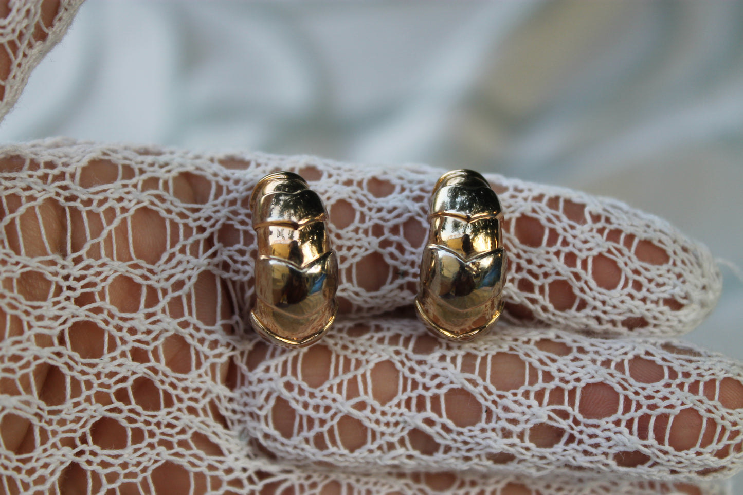 Sigillo del Sole - Vintage gold-tone metal earrings from the 1970s