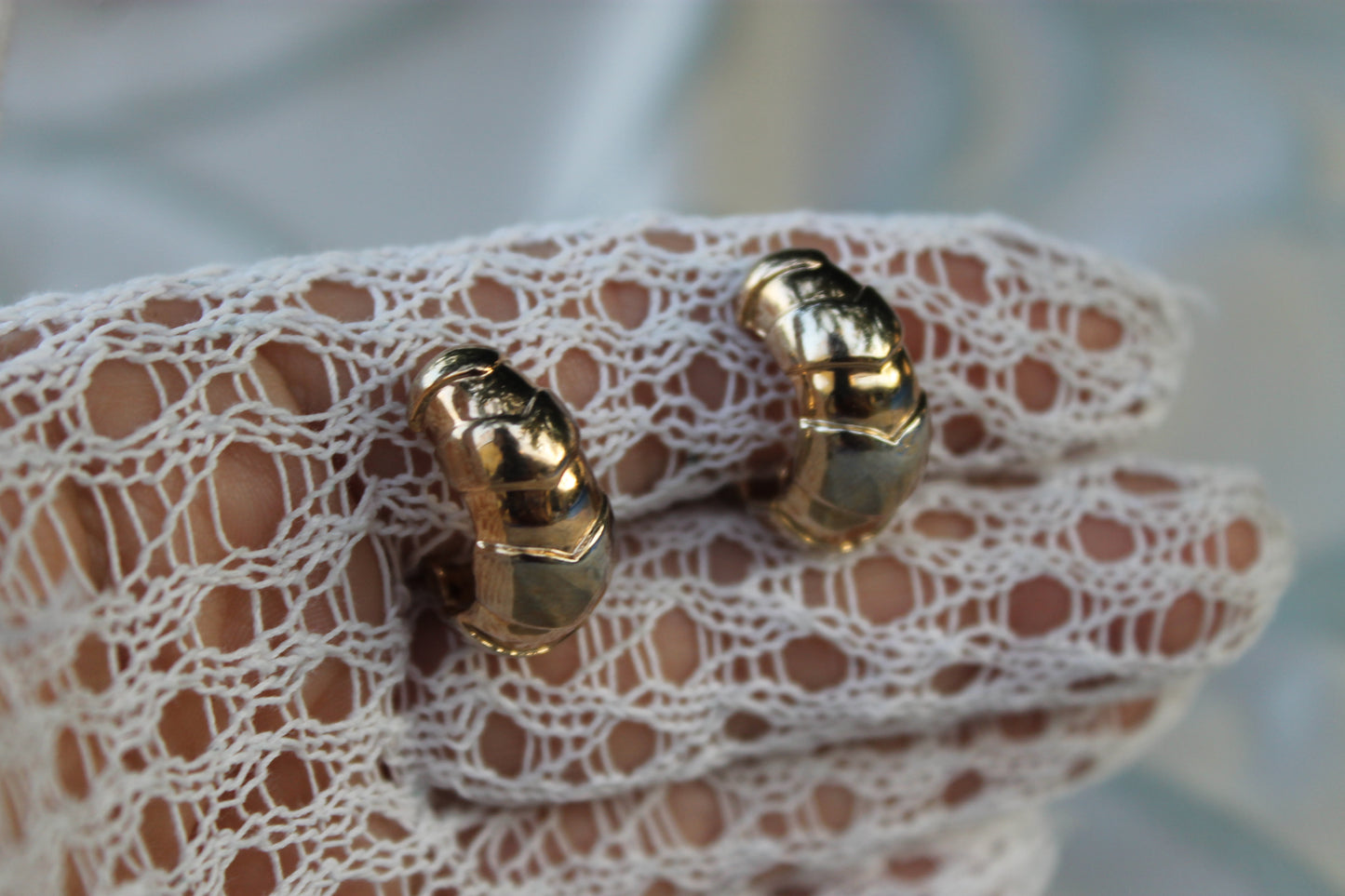 Sigillo del Sole - Vintage gold-tone metal earrings from the 1970s