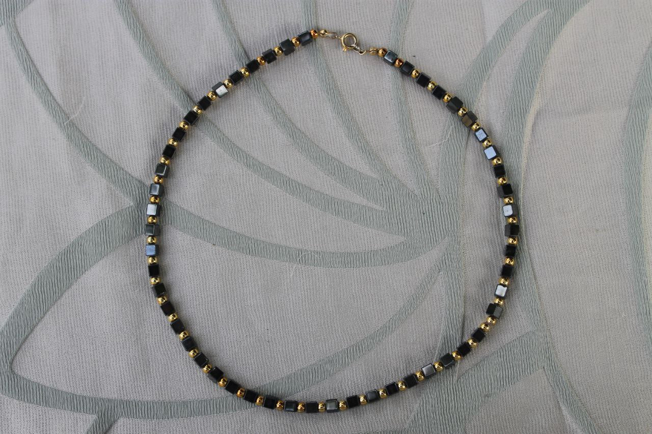 Sigillo dell’Equilibrio - Geometric Hematite Necklace