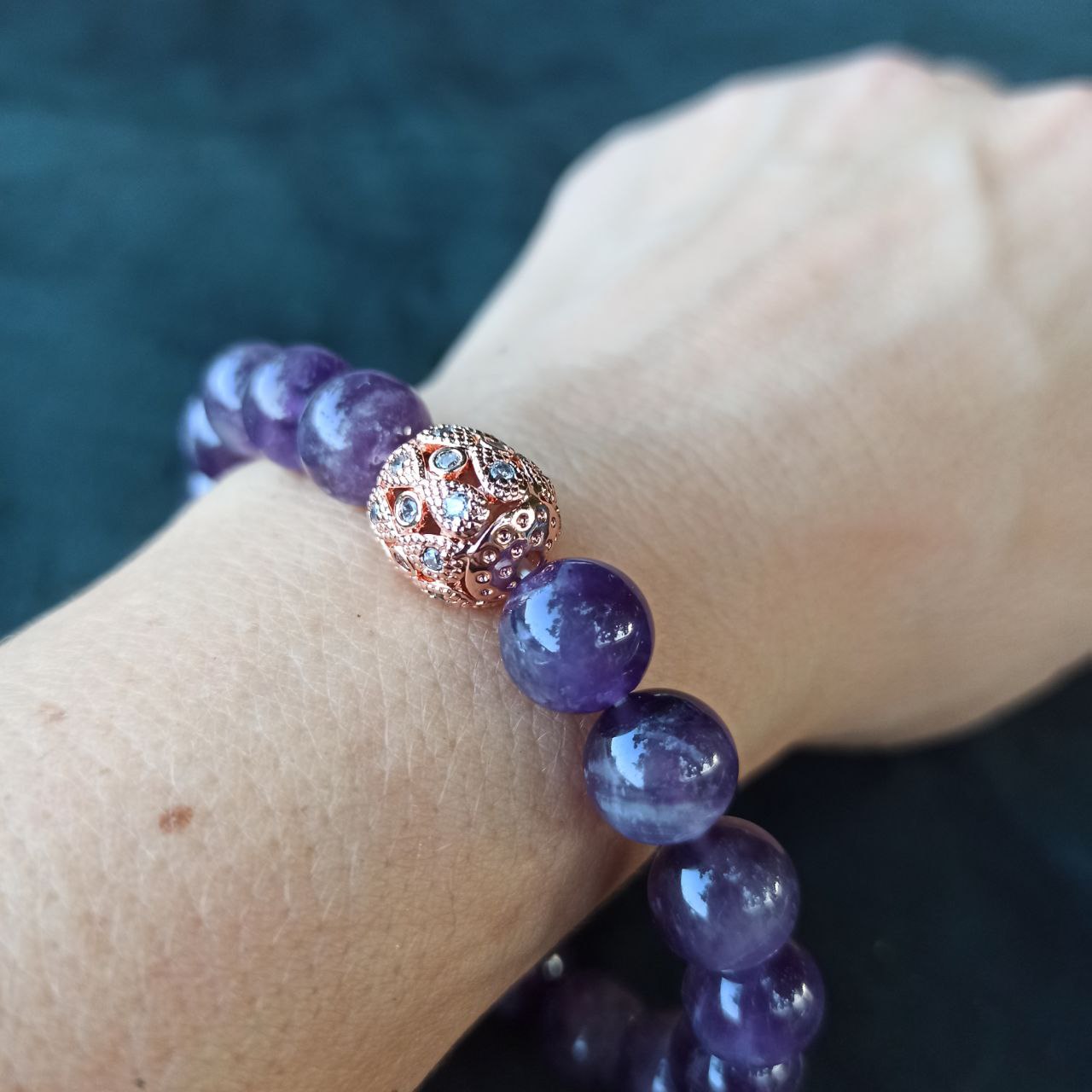 Respiro d’Ametista – Bracelet with amethyst and decorated copper