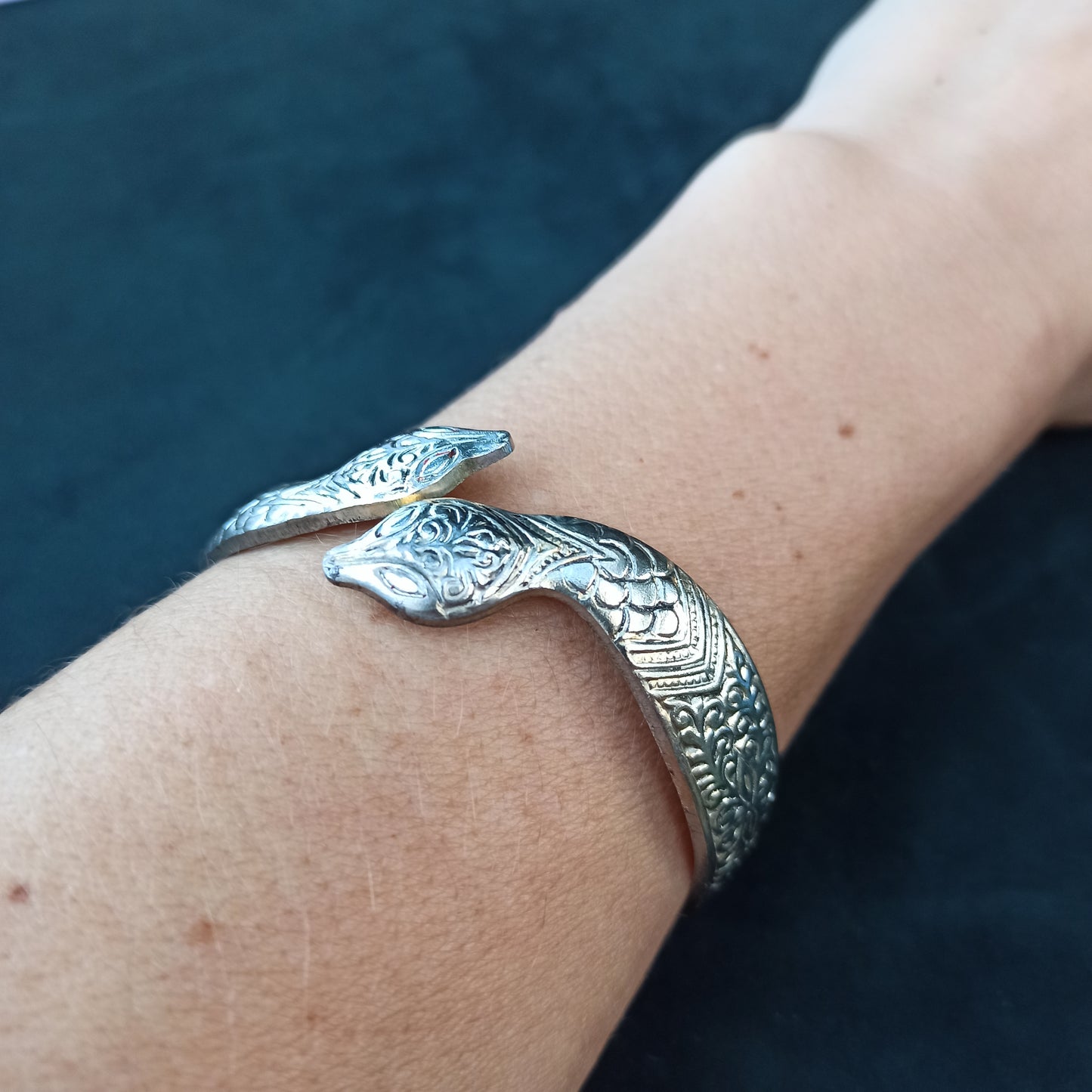 Vintage Silver-Tone Snake Head Cuff Bracelet - Sigillo del Deserto