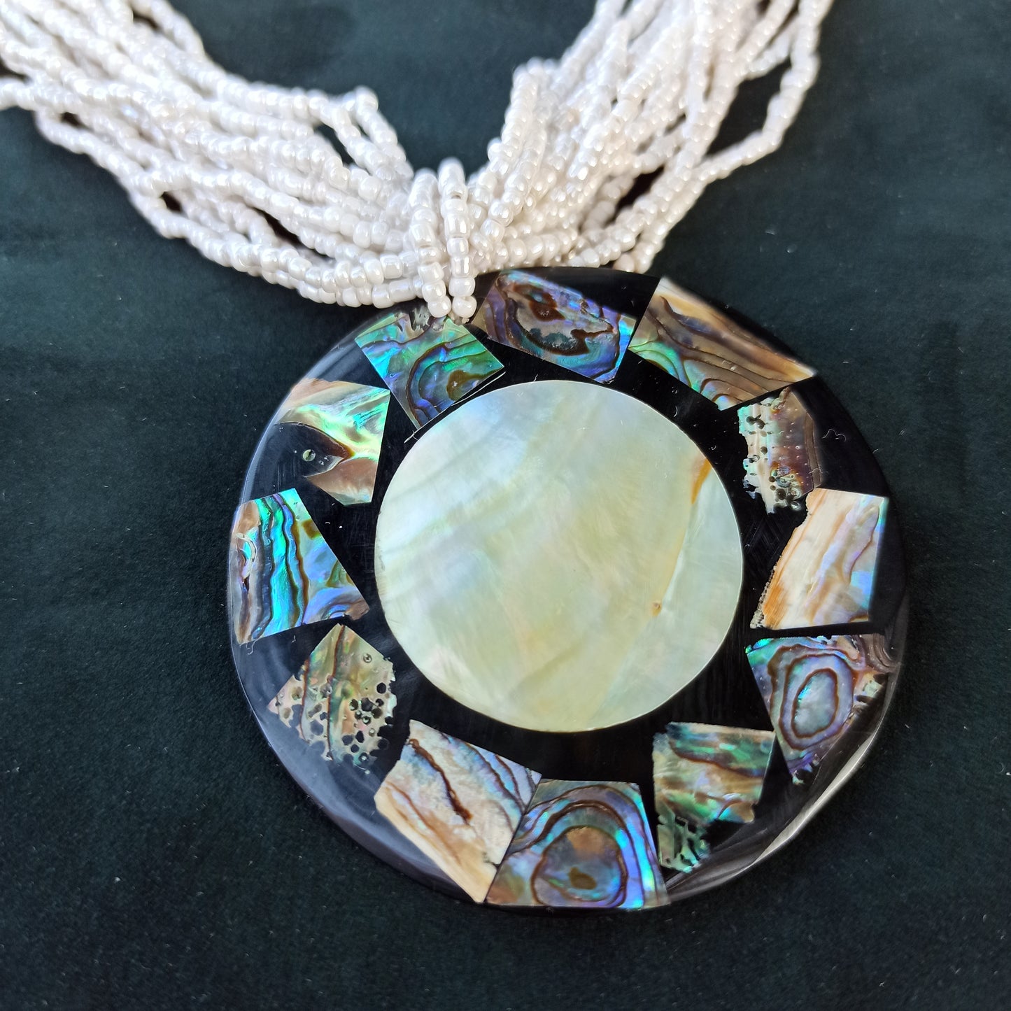 Respiro delle Maree - Multi-strand necklace with resin, mother-of-pearl, and abalone pendant