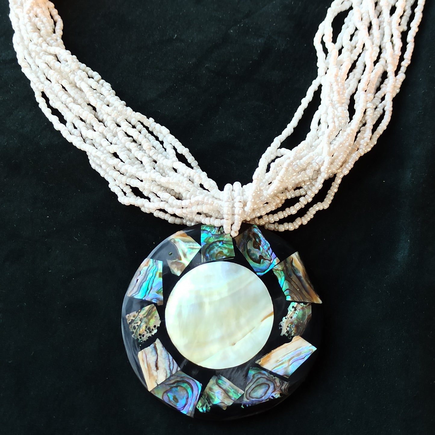 Respiro delle Maree - Multi-strand necklace with resin, mother-of-pearl, and abalone pendant