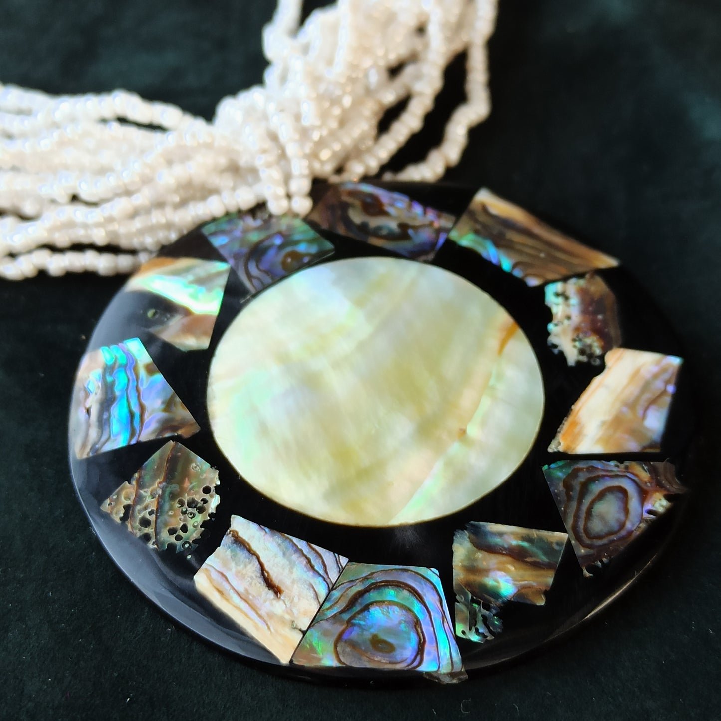 Respiro delle Maree - Multi-strand necklace with resin, mother-of-pearl, and abalone pendant