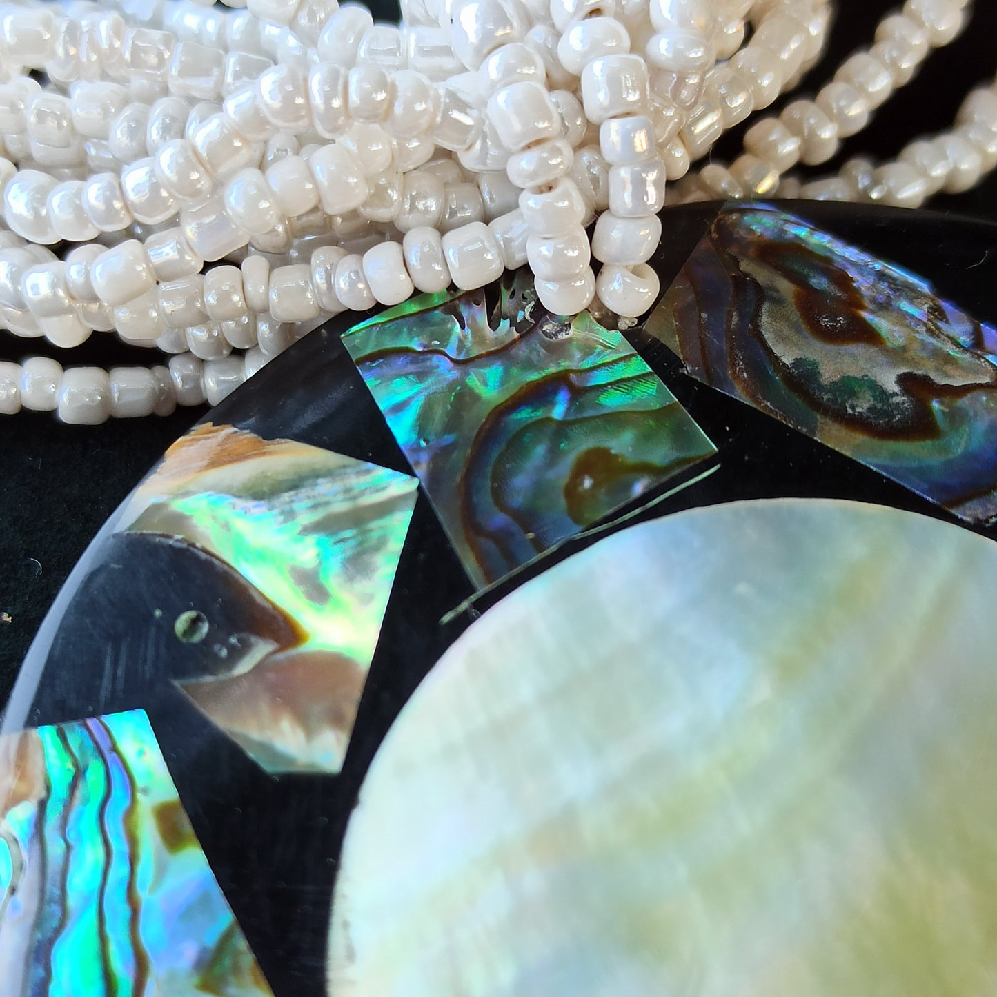 Respiro delle Maree - Multi-strand necklace with resin, mother-of-pearl, and abalone pendant