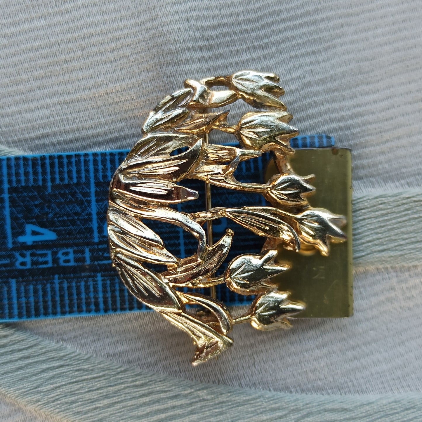 Offerta ai Sussurri - Golden Floral Brooch from the '60s