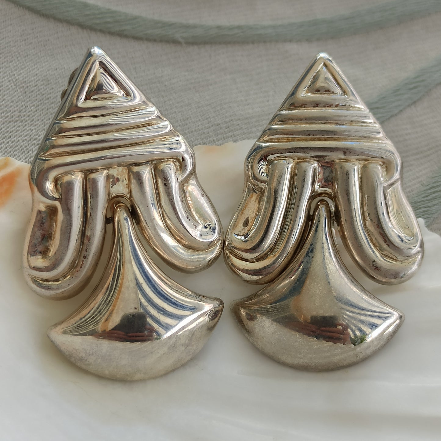 Vintage Silver-Tone Ethnic Clip-On Earrings - Sigillo del Deserto