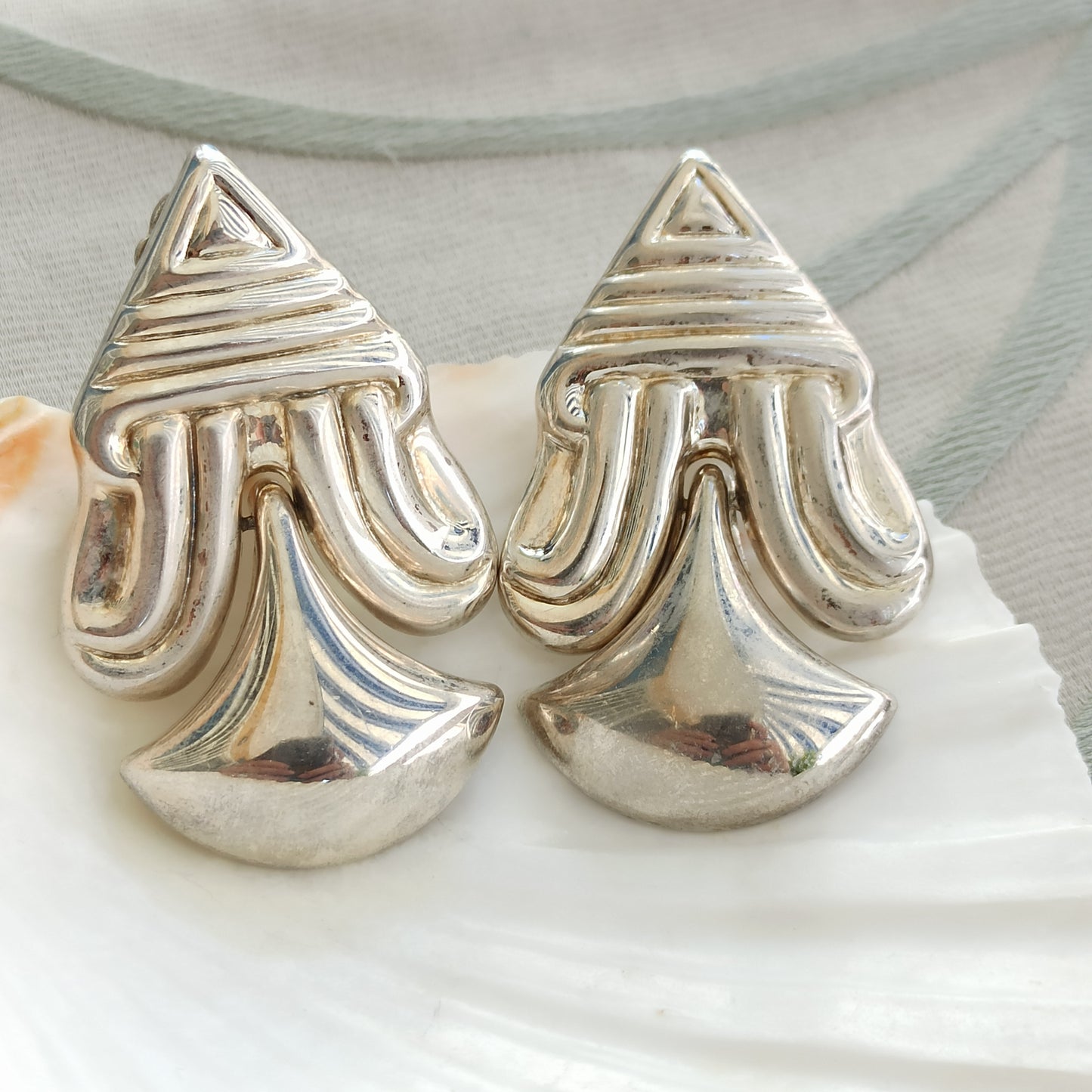Vintage Silver-Tone Ethnic Clip-On Earrings - Sigillo del Deserto