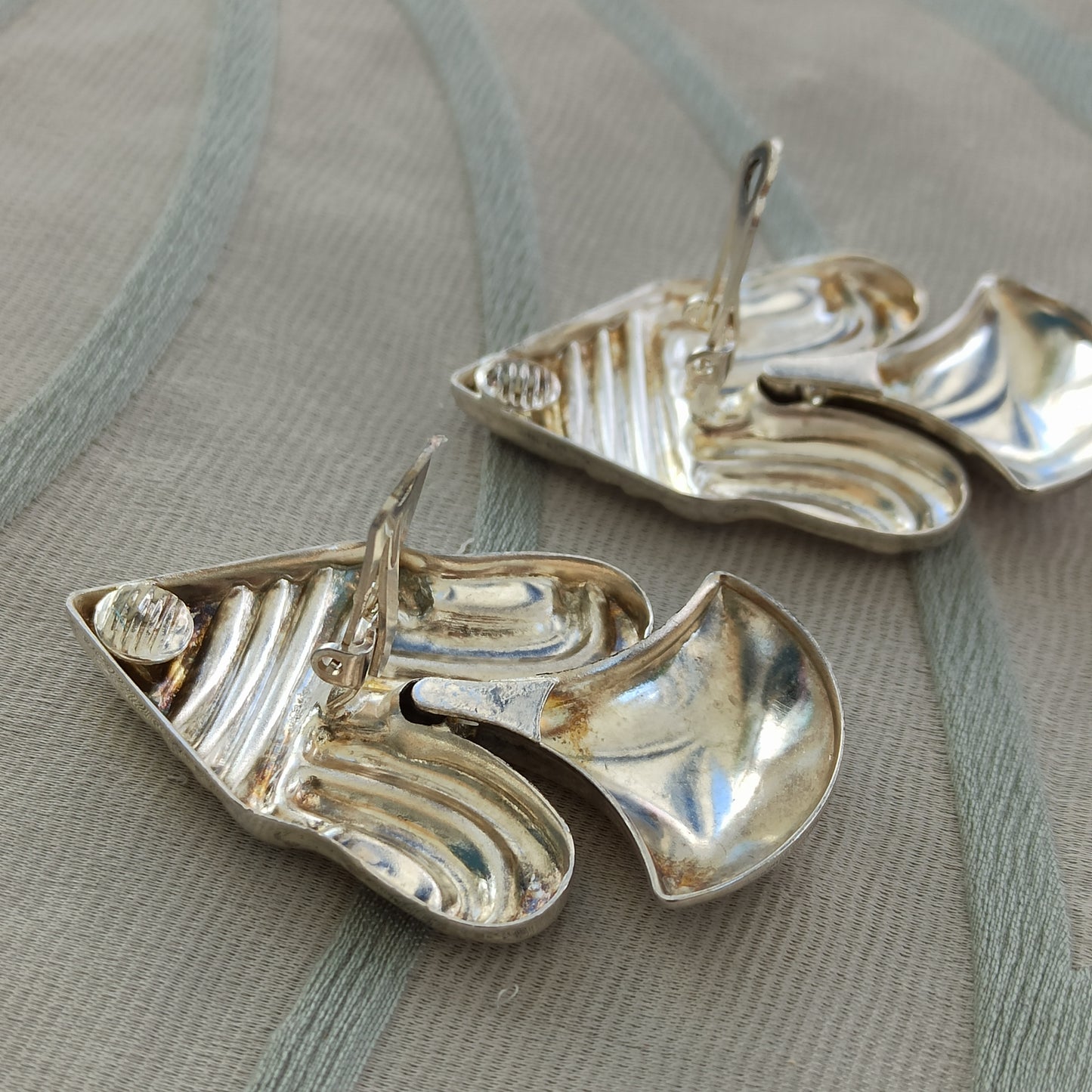 Vintage Silver-Tone Ethnic Clip-On Earrings - Sigillo del Deserto