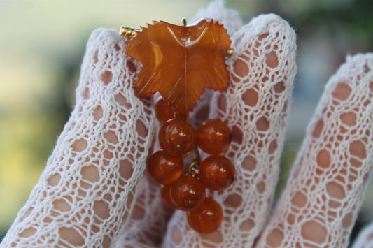 Vite Dormiente - Vintage Brooch in Baltic Amber and Gilded Metal