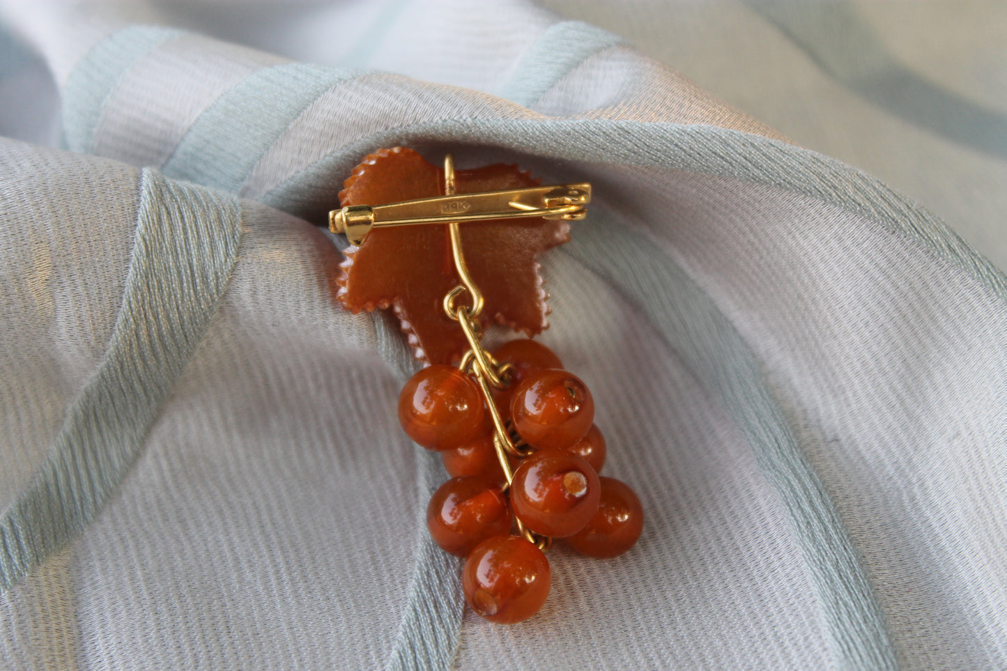 Vite Dormiente - Vintage Brooch in Baltic Amber and Gilded Metal