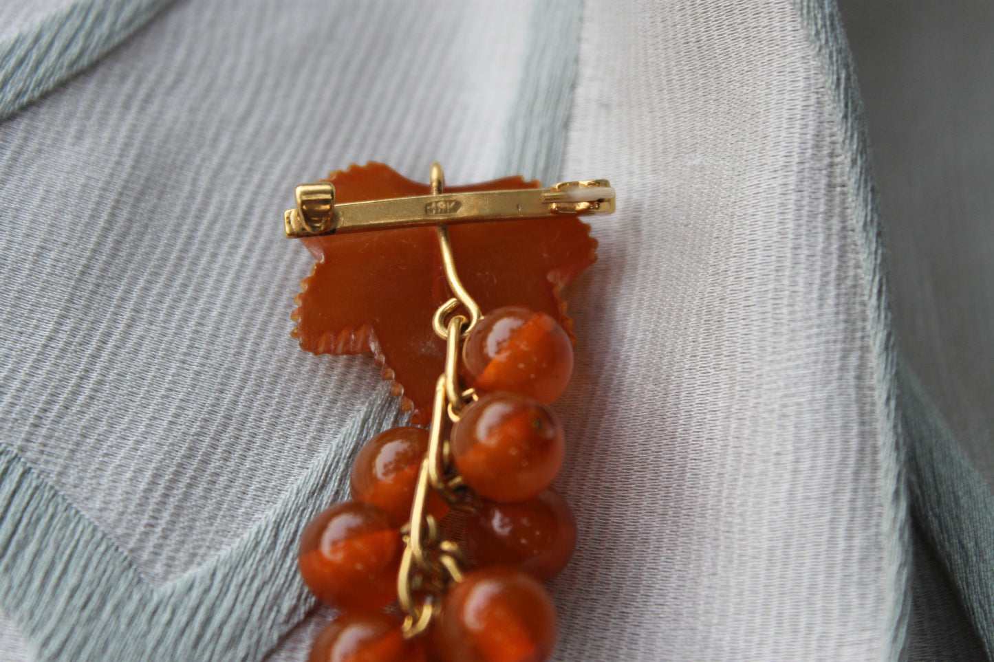 Vite Dormiente - Vintage Brooch in Baltic Amber and Gilded Metal