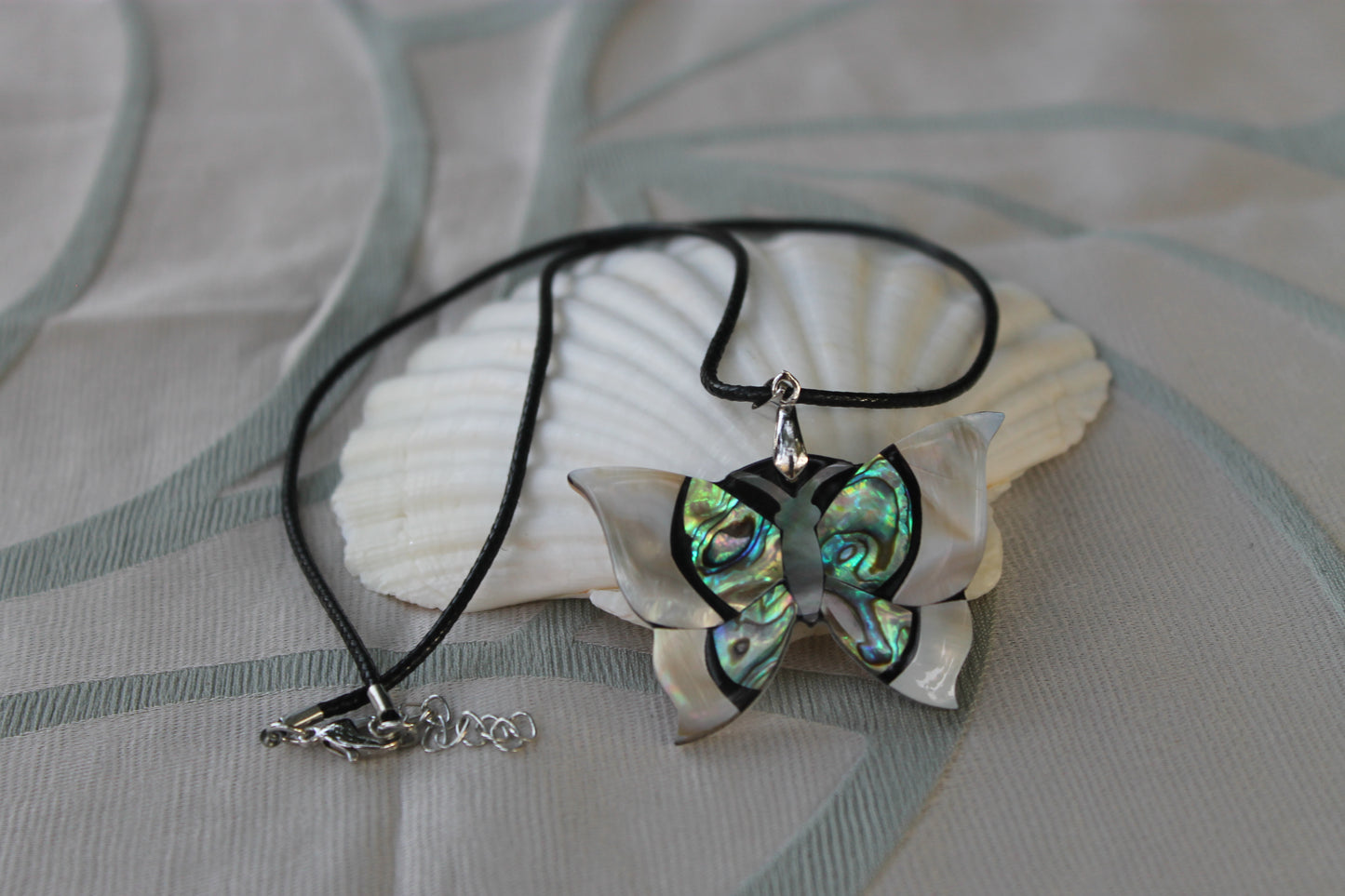 Ali del Sogno - Necklace with Butterfly in Mother-of-Pearl and Abalone