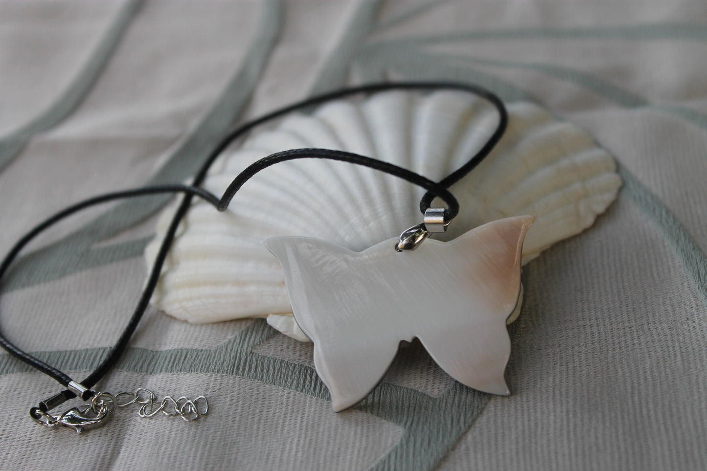 Ali del Sogno - Necklace with Butterfly in Mother-of-Pearl and Abalone