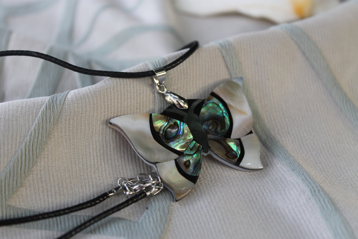 Ali del Sogno - Necklace with Butterfly in Mother-of-Pearl and Abalone