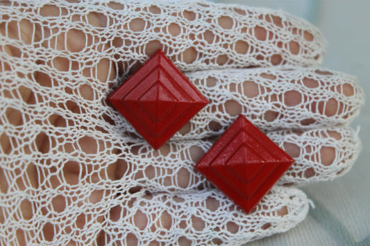 Geometria del Desiderio - Vintage red lucite earrings from the 1950s