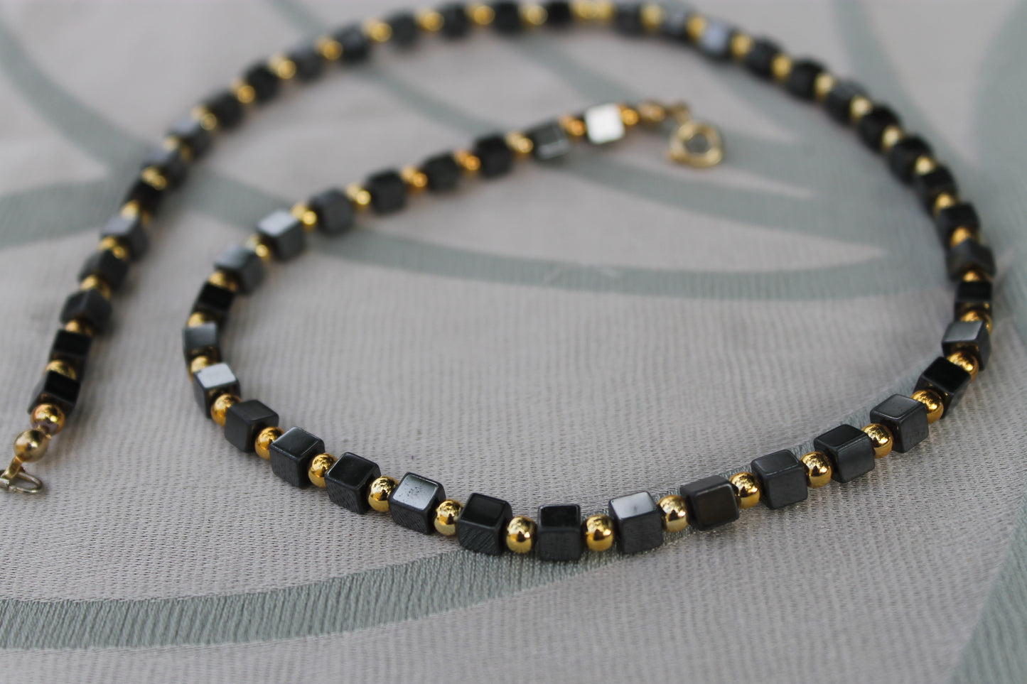 Sigillo dell’Equilibrio - Geometric Hematite Necklace