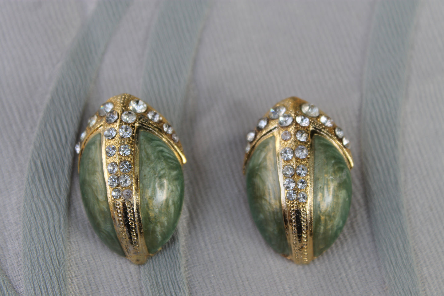 Custodi di Giada - Vintage Gold-Plated Earrings with Green Enamel and Rhinestones