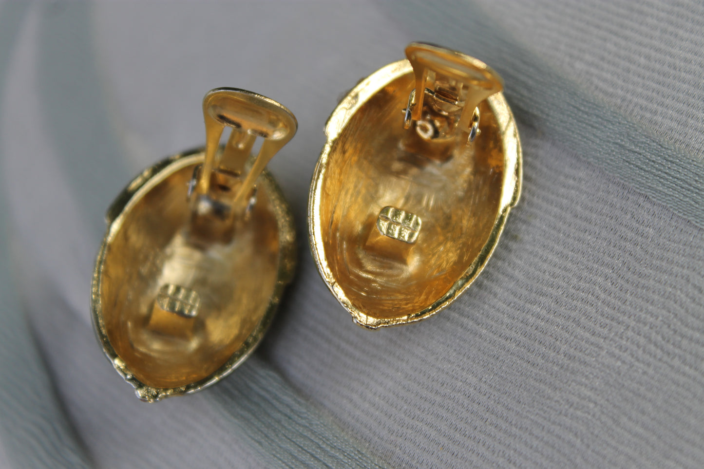 Custodi di Giada - Vintage Gold-Plated Earrings with Green Enamel and Rhinestones