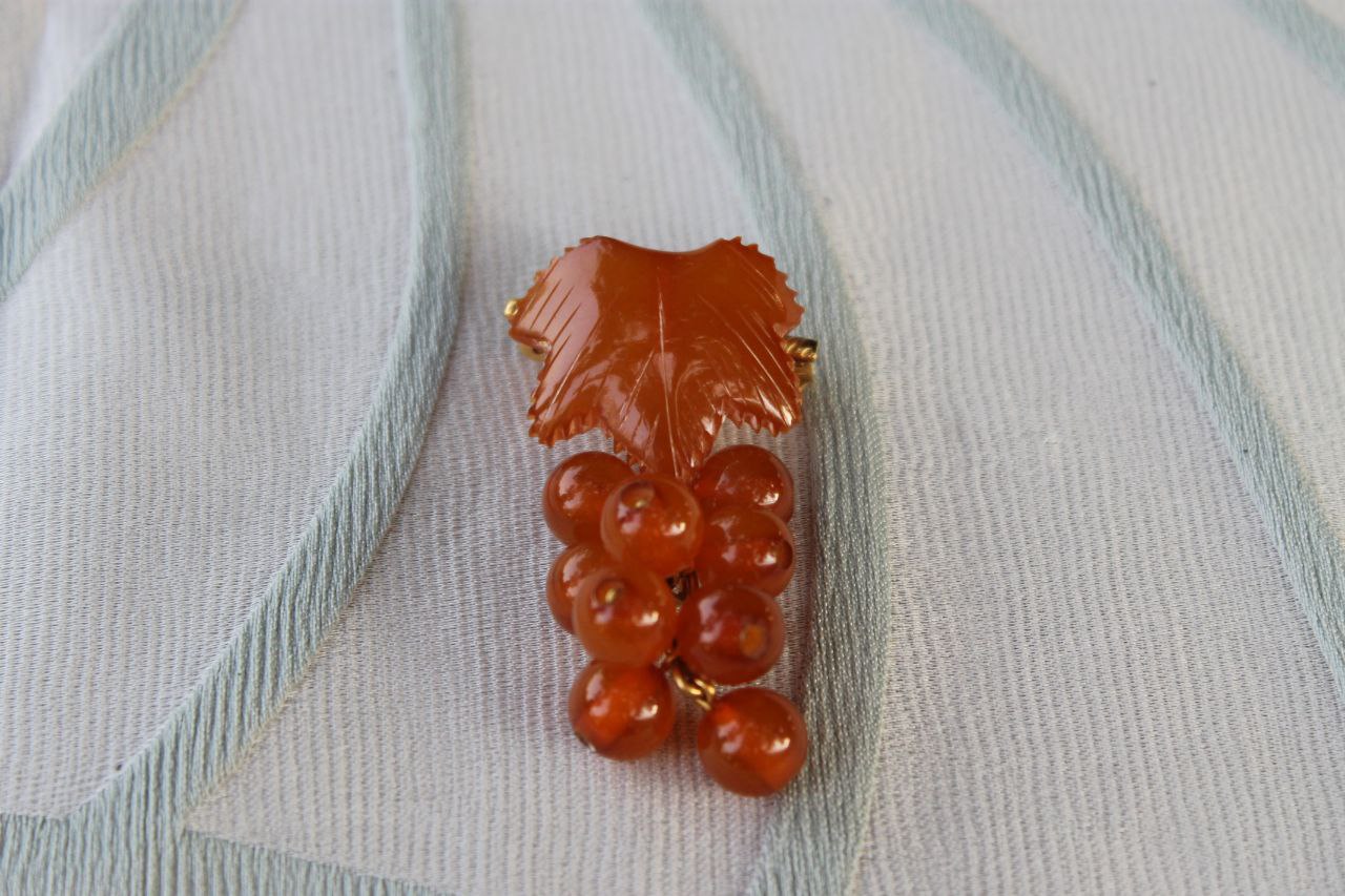 Vite Dormiente - Vintage Brooch in Baltic Amber and Gilded Metal
