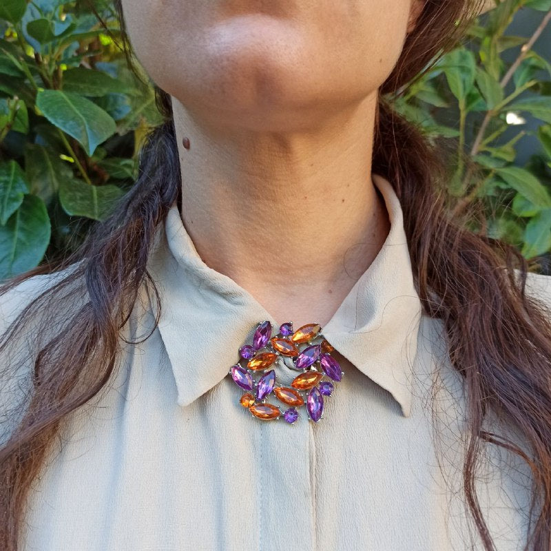 Fioritura d’Ombra - Vintage 1960s brooch with violet and topaz rhinestones