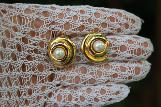 Voto Dorato - Vintage Dolman Earrings from the 90s in Gilded Metal with Pearl