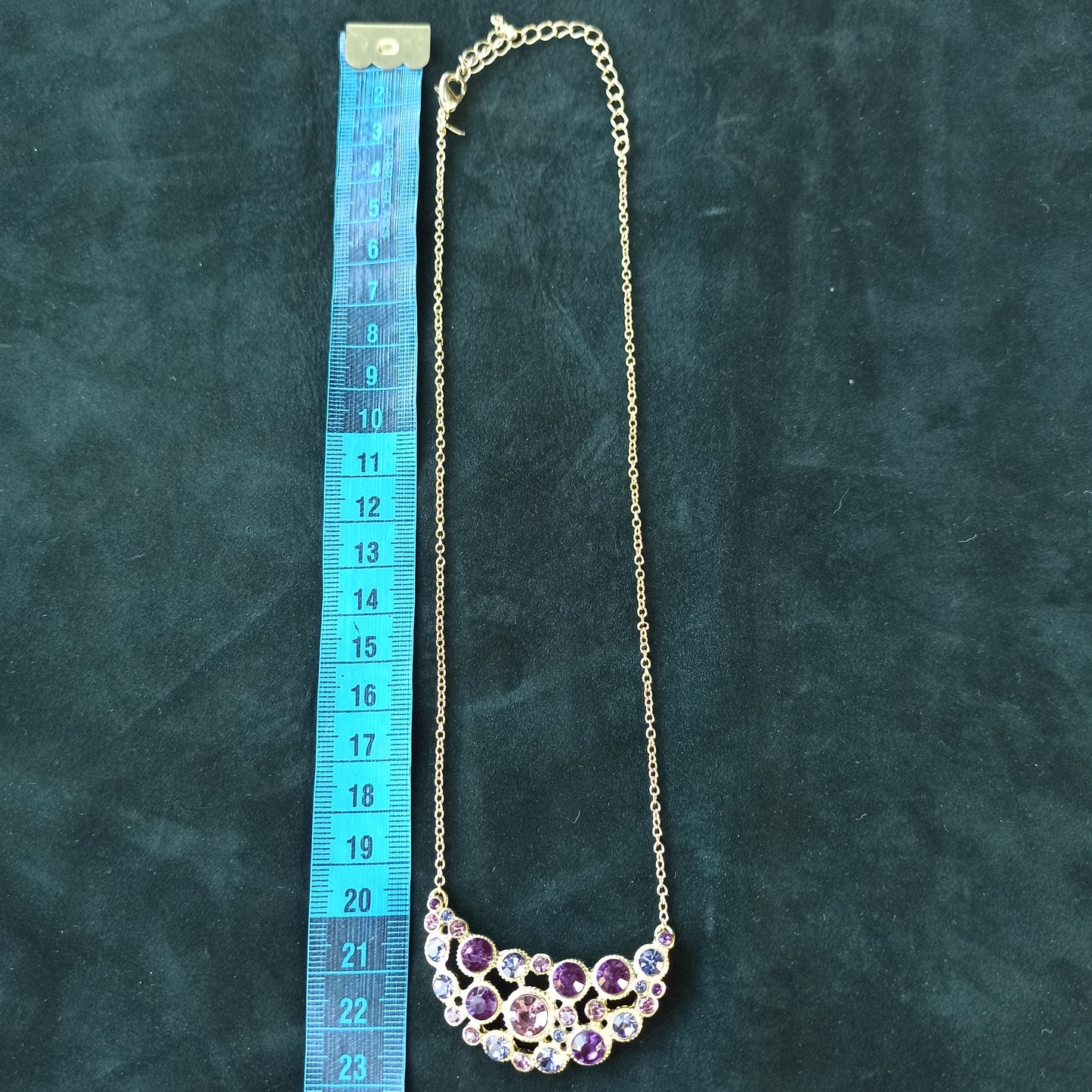 Lacrime di Aurora - Avon necklace in golden metal with pink and purple crystals